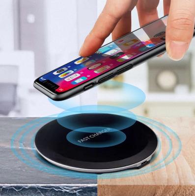 China Cell Phone Mobile Phone Universal Qi Wireless Fast Charging Fast Wireless Charger For Iphone for sale