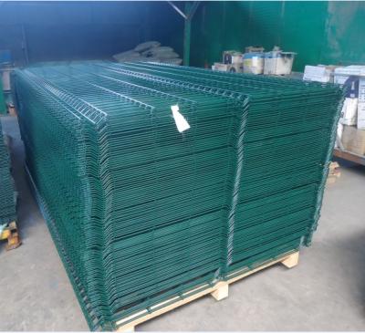 China Easily Assembled Green Powder Coated 3d Curved Welded Wire Mesh Fence Panel for sale