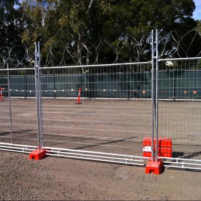 China Easily Assembled Temporary Fence 2.1x2.4m Clamps With Blue Color Temporary Fence for sale