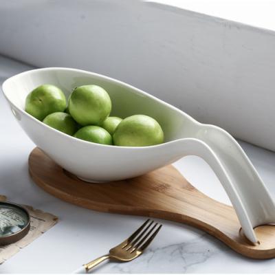 China 2021 ODM Sustainable Design OEM Hotel Family Ceramic Fruit Bowl With Wooden Paddle for sale