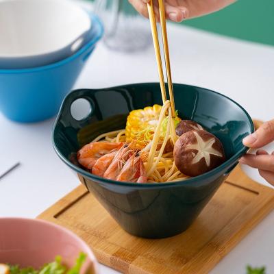 China Sustainable Creative Deep Salad Bowl Porcelain Dinnerware Candle Shape Ceramic Bowl Ramen Bowl With Handle for sale