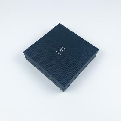 China Fashion Recyclable Hot Selling Luxury Recyclable Gift Box For Clothes CNY Custom Gift Box for sale