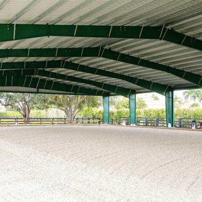 China Steel Riding Arena Kits Indoor Riding Arena Design Standard AISC/EN/JIS/GB Painel de telhado e parede Painel de sanduíche à venda