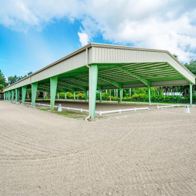 China Voorgefabriceerde metalen rijerennen Indoor overdekte arena's voor paarden Te koop