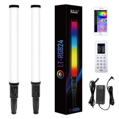 China Meidike 24w Stick Makeup Rechargeable LED Tube Light RGB 2700-7500k Portable Lighting Battery Powered à venda