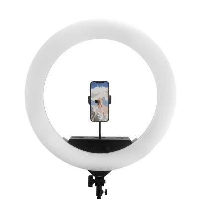 Chine Yidoblo salon beauty led ring light 3200-5500K video lighting studio lights 22inch with lcd screen remote control à vendre