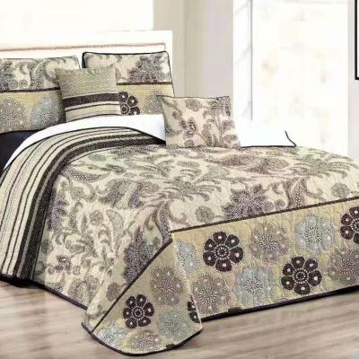 China Fashion Washable Comfortable Durable Bedding Quited Bedspread Summer Quilt Elegant Floral Printed Comforter for sale