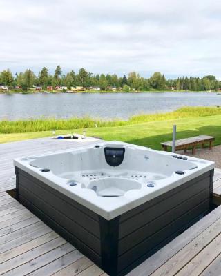 China Sunrans New 5 Person Freestanding Hot Tub Outdoor Spa Whirlpool Outdoor Massage Spa for sale