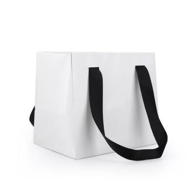 China Recycled Materials 2020 Eco-friendly Durable White Envelopes Bag Jewelry Bag Shopping Bag With Ribbon for sale