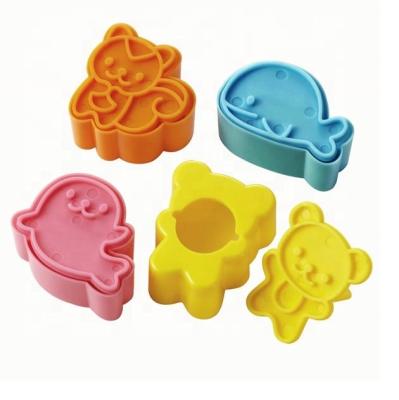 China Low MOQ Disposable Kids Cute Plastic Bento Sandwich Cutters Mini Size Food Grade Sandwich Cutter Set for sale