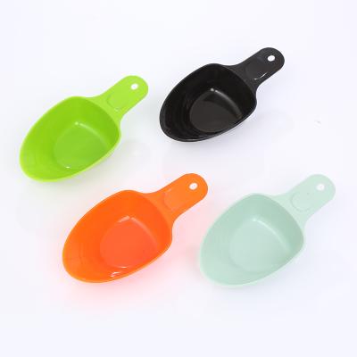 China Multicolor Pet Dog Food Scoop Sustainable Plastic Food Shovel Cat Food Shovel Optional Accessories for sale