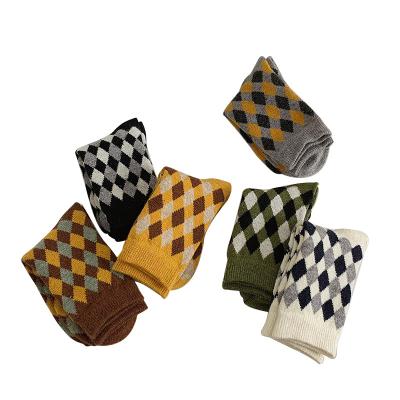 China Viable Rhombic Velvet Fleece Design OEM Customization Cushion Terry Warm Crew Socks For Lady In Winter for sale