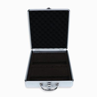 China Factory Supply Custom 200 Chips Silver Aluminum Alloy Suitcase Portable Poker Chip Case Box With Handle Directly for sale