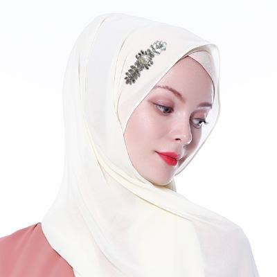 China Breathable And Fashionable Best New Nation Muslim Pearl High Quality New Muslim Pearl Hijab Chiffon Silk Scarf Breathable And Fashionable Square Head Scarf for sale