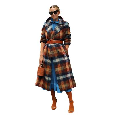 China Breathable Elegant Notched Long Woolen Coat Ladies Overcoat Plaid Collar Double Breasted Winter Coats for sale