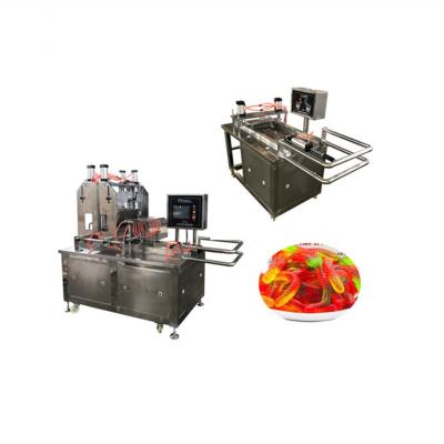 China Soft Gummy Candy Depositing Machine Multifunktionales und kompaktes Design 1900*900*1620mm zu verkaufen