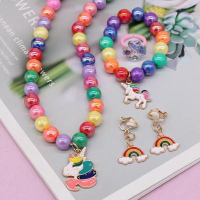 China Customized Cute Plastic Resin Loose Chunky Pendant Gift Cartoon Bead Acrylic Customize DIY Bead Unicorn Necklace Bracelet For Kids for sale