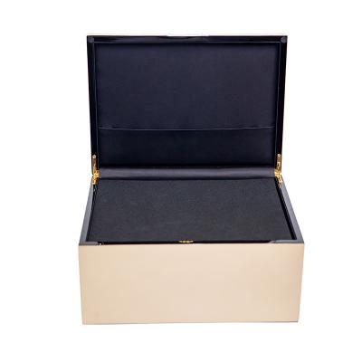 China Make Up Box Wholesale Hot Sales Gift Portable Factory Price Custom Wooden Makeup Boxes for sale