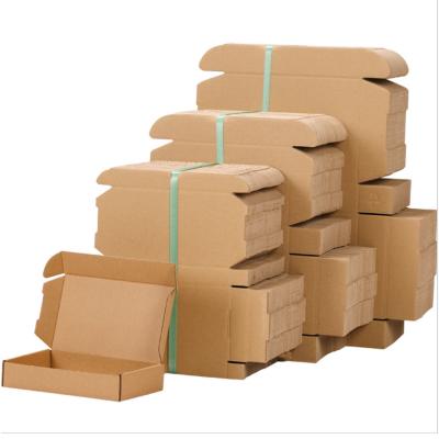 China Recycled Materials Wholesale White Brown Kraft Cardboard Transport Corrugated Paper Box For Clothing for sale