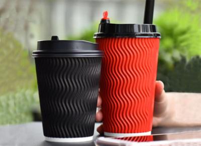 China Three Layers Vertical Ripple Disposable Paper Cups Black Red Color 8oz 12oz for sale