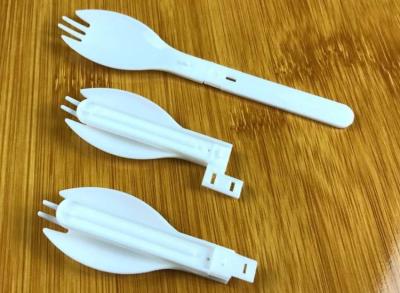 中国 PP折り畳み式のSpork 120mmx70mmが付いているRestaruantの使い捨て可能なプラスチック食事用器具類 販売のため