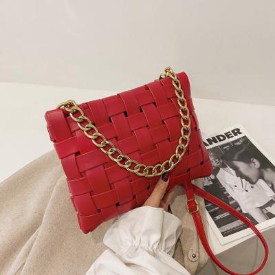 중국 PU WOMEN'S BAG TEXTURE WOVEN HANDBAG 2024 SPRING ON THE NEW KOREAN VERSION OF FASHION CHAIN SHOULDER BAG CROSSBODY BAG 판매용