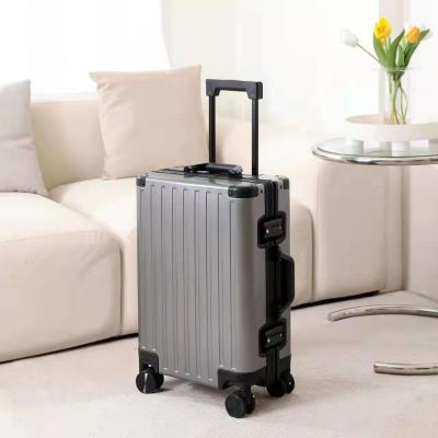 Cina ALL ALUMINUM MAGNESIUM ALLOY LUGGAGE WOMEN'S AND MEN'S ALUMINUM ALLOY ROD BOX ALUMINUM FRAME 26 