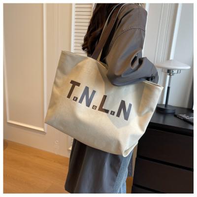 China LARGE CAPACITY CANVAS HANDBAG STUDENT FASHION COMMUTER MAKEUP BAG MOMMY BAG for sale