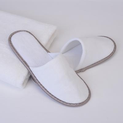 China Cheap Exquisite Disposable Hotel Amenities Disposable Hotel Hospital Slippers Bulk The Foot Wear Slipper for sale