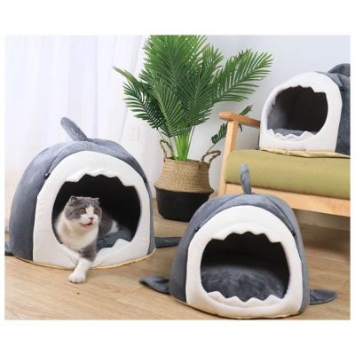 China Travel 2022 new design cute cat shape enclosed portable pet bed felt small fluffy sharked pet cat caves for sale