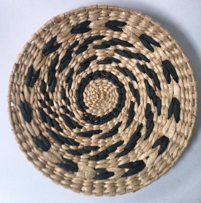 China 2021 new design High quality Wholesale seagrass wicker wall baskets wall plates hanging decor items for sale