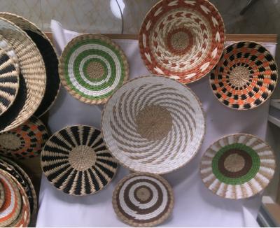 China 2021 new design High quality Wholesale seagrass wicker wall baskets wall plates hanging decor items for sale