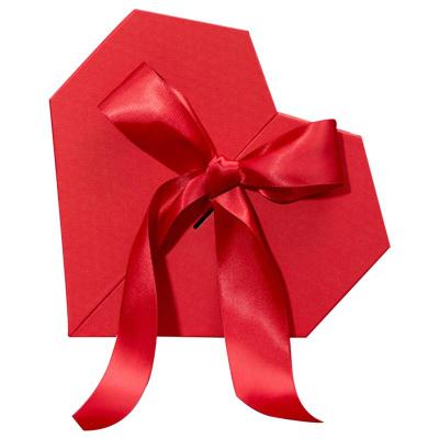 China Recyclable Gift Box Heart Shaped Wedding With Hand Creative Gift Cup Gift Box for sale