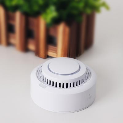 China Ceiling Mounted Tuya APP Security System Smart 3V Lithium Battery Cigarette WIFI Controlled Home Smoke Detector for sale