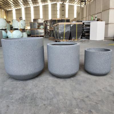 Chine Nouveau design légers poids extérieur décoratif gros pots de plantation gris pour la vente en gros à vendre