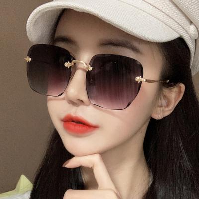 China Fashion Sunglasses 2021 Vintage Retro Gradient Trend Rimless Sunglasses Women Eyewear Big Square Oversized Luxury Rimless Shades for sale