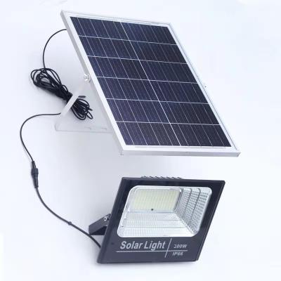 China alta luz de inundación solar del lumen LED de 100w 200w 300w con la lámpara de pared al aire libre de la batería de Phoshpate del hierro del litio para el jardín en venta