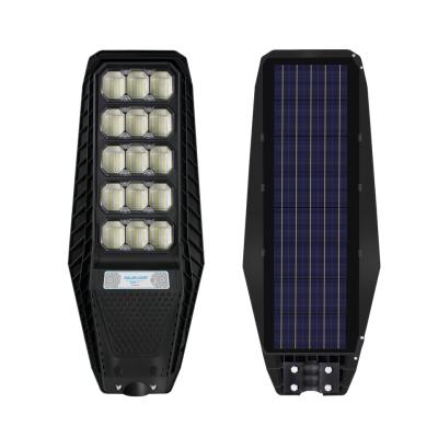 中国 Customized Solar Power Street Light Pole with 490MPA Ultimate Tensile Strength 4-12m Installation Height 販売のため