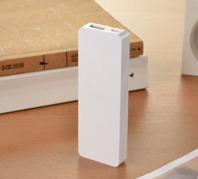 중국 백색 콤팩트 매우 얇은 휴대용 힘 은행 건전지 팩 2500mAH - 2900mAH 판매용