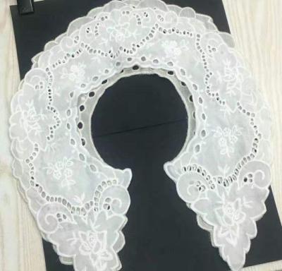 China Viable Wholesale White Lace Applique Embroidery Neck Cotton Lace Collar Applique Neck Design for sale