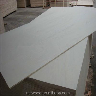 China Furniture Decoration Polyester Melamine Paper Overlay Warm White Matte Plywood for sale