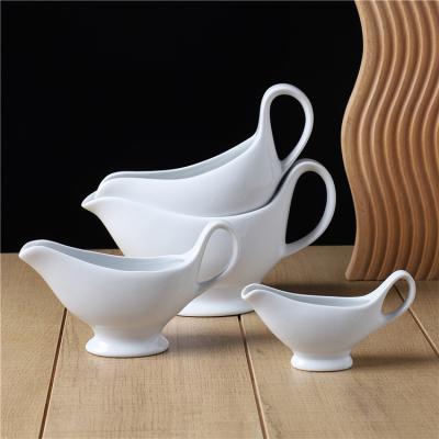 China New Product Stocked Custom Size Home Hotel Used Ceramic Gravy Sauce Boat For Western Restaurant for sale