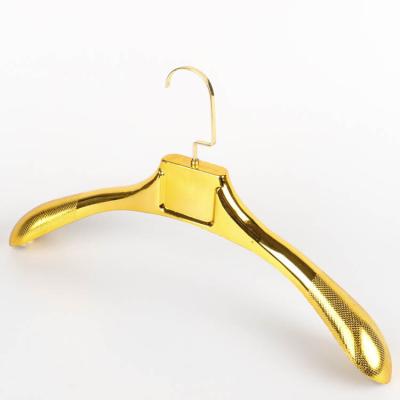 China Manufacturer PP Men Gold Plastic Coat Hanger OEM High Quality Durable Plastic Dry Cloth Coat Hanger For Garment for sale