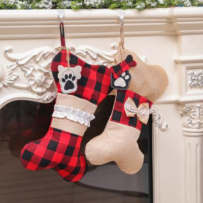 China 2020 Wholesale Red Christmas Decorations Wholesale Red Plaid Pet Socks Gingham Fishbone Fishbone Pendants Small Christmas Stocking Gift Bags for sale