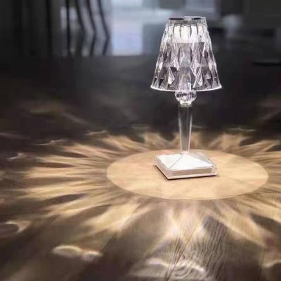 China New-designed diamonds acrylic club glass rechargeable table hotel decorative cordless home decor leaded crystal lamp modern luxury table lamp for sale