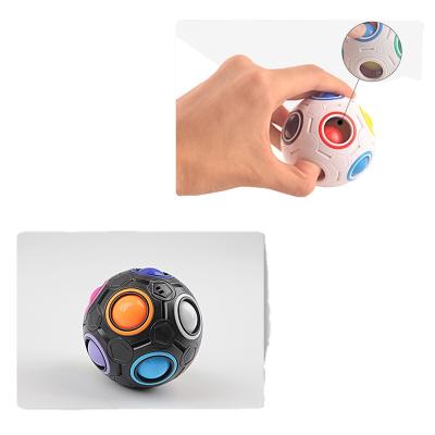 China QSTOYS Amazon Educational Hot Selling 2 In 1 Spinner Squeeze Spinner Educational Toys For Children for sale