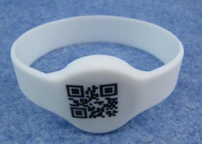 China TK4100/EM4305/T5577 Chip RFID Tag RFID Silikon Armband mit QR-Code zu verkaufen