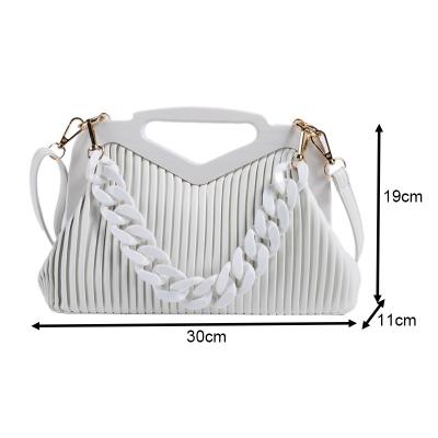 China Fashion Hot Sale Thick Acrylic Chain Evening Clutch Bag Pleated Shoulder Bags Women Wedding Party Prom Clutch Purse for sale