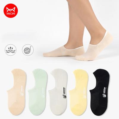 China Sporty High Quality Best Price Solid Color Custom Sweat-absorbent Women's Ankle Socks for sale