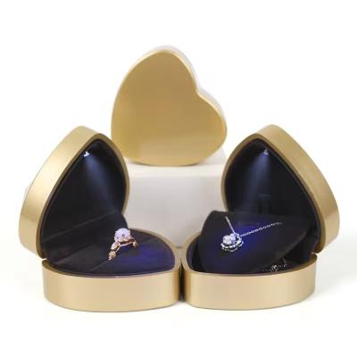 China High-Grade 3D Heart Shape With LED Light Plastic Ring Box for sale